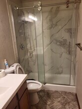 20005 1st Ave S, Unit Apartment #2 in Normandy Park, WA - Building Photo - Building Photo