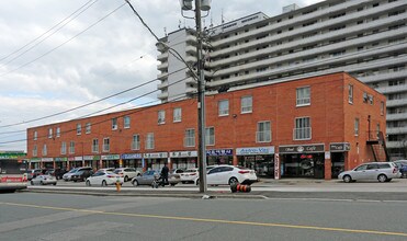 5906 Yonge St in Toronto, ON - Building Photo - Building Photo