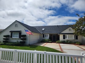 1219 Essex Ln in Newport Beach, CA - Building Photo