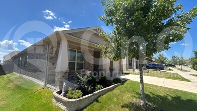 3804 Arroyo Trl in Denton, TX - Foto de edificio - Building Photo