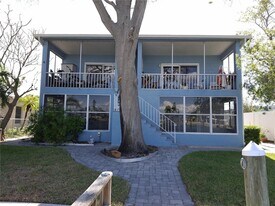 11355 3rd St E, Unit 2 in Treasure Island, FL - Building Photo