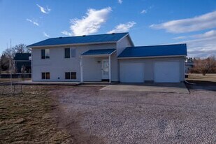 8590 Ptarmigan Ave in Gillette, WY - Building Photo