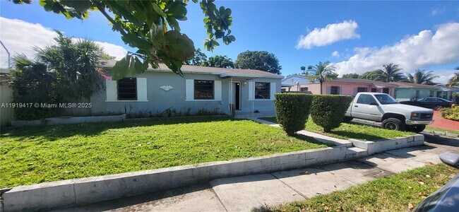 1310 NE 143rd St in North Miami, FL - Building Photo - Building Photo
