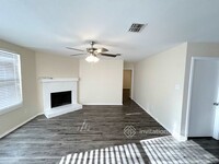 2807 Amber Waves Ln in Lancaster, TX - Foto de edificio - Building Photo