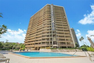 2901 S Bayshore Dr, Unit 7E in Miami, FL - Building Photo - Building Photo
