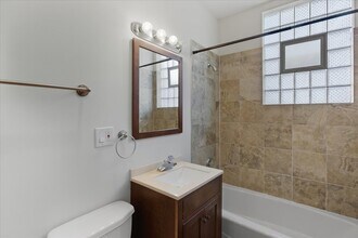 4641 N Rockwell St, Unit 2 in Chicago, IL - Foto de edificio - Building Photo