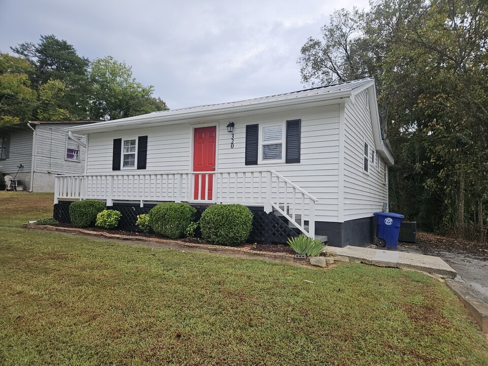 320 W Midvale Ave in Chattanooga, TN - Building Photo