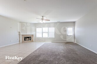 8015 N Tarrytown Crossing Dr in Conroe, TX - Foto de edificio - Building Photo