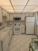 609 NE 14th Ave in Hallandale Beach, FL - Building Photo - Building Photo