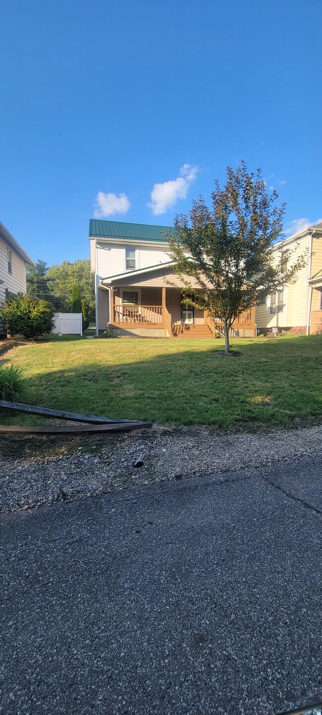 55584 Merrits Row Rentals in Bellaire, OH