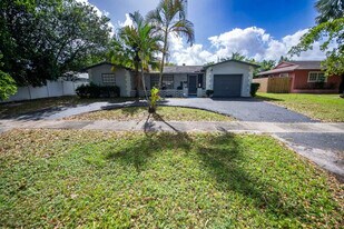 5320 Taylor St in Hollywood, FL - Building Photo