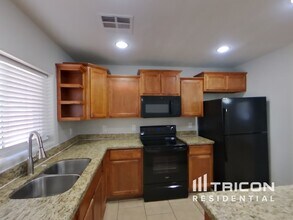 7302 W Heatherbrae Dr in Phoenix, AZ - Building Photo - Building Photo