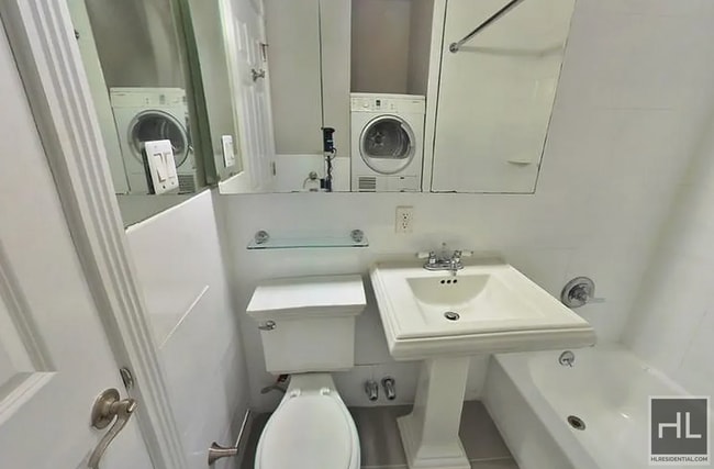 East 25th Street, Unit 1A in New York, NY - Building Photo - Building Photo