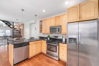 2808 E Fairmount Ave in Baltimore, MD - Building Photo - Building Photo