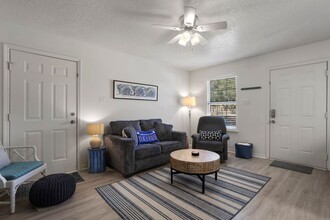 233 Palmetto Ln in Gulfport, MS - Building Photo - Building Photo