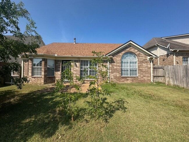 4852 Ashcroft Dr in Memphis, TN - Foto de edificio - Building Photo