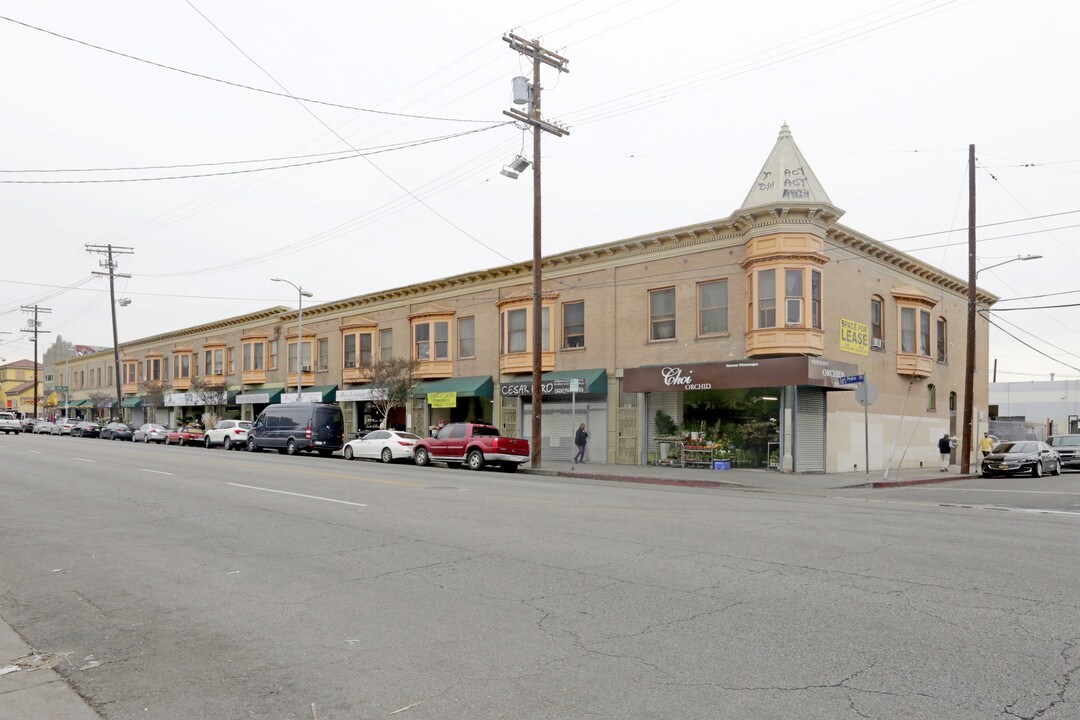 722-748 1/2 San Pedro St in Los Angeles, CA - Building Photo