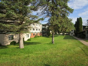 Fairway Woods Apartments in Winona, MN - Foto de edificio - Building Photo