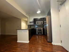 250 N 1st St, Unit 413 in Burbank, CA - Building Photo - Building Photo
