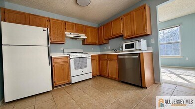 826 Magnolia Ln in Branchburg, NJ - Building Photo - Building Photo