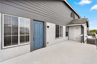 18312 Parkview Ln, Unit 202 in Huntington Beach, CA - Building Photo - Building Photo