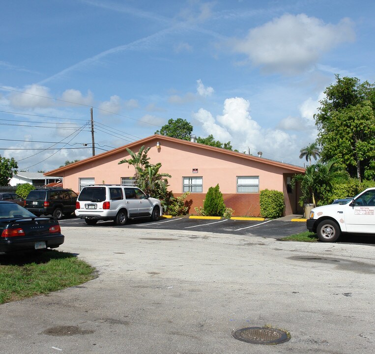 1861 NW 59th Ave in Fort Lauderdale, FL - Building Photo