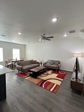 1018 S Benchmark Ln in Fayetteville, AR - Foto de edificio - Building Photo