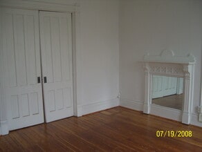 914 N Salina St, Unit Apt #1 in Syracuse, NY - Building Photo - Building Photo