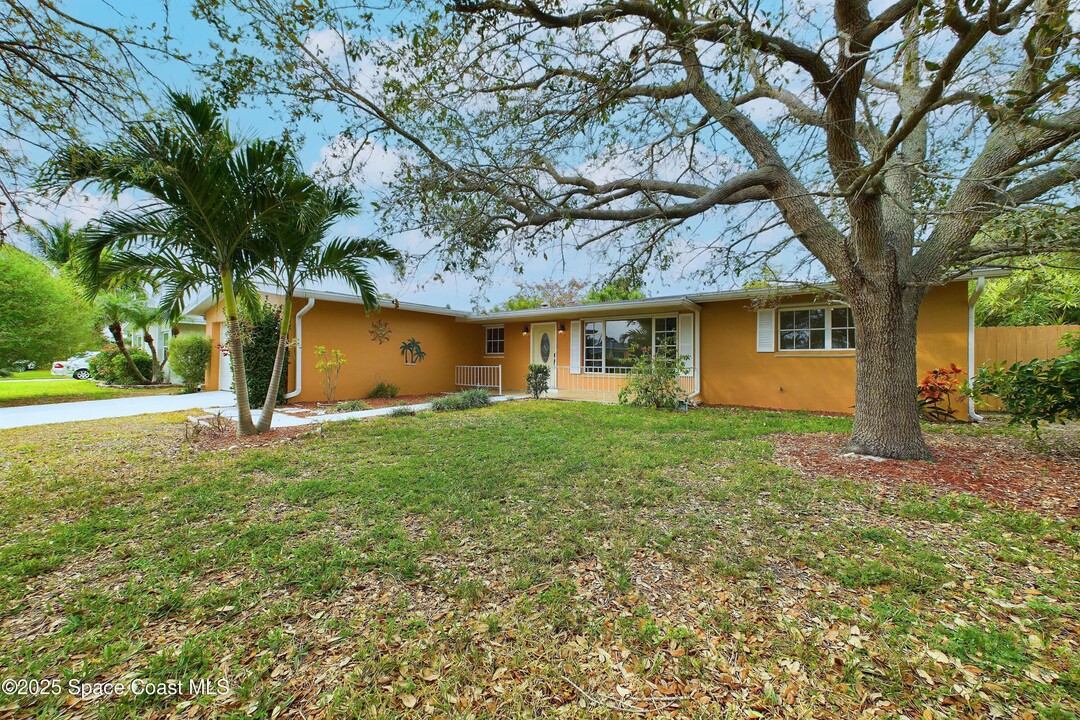 1202 Yacht Club Blvd in Satellite Beach, FL - Building Photo