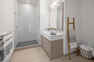 2800 SW 27th Terrace in Miami, FL - Building Photo - Building Photo