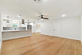 4814 Warm Springs Rd in Houston, TX - Building Photo - Building Photo