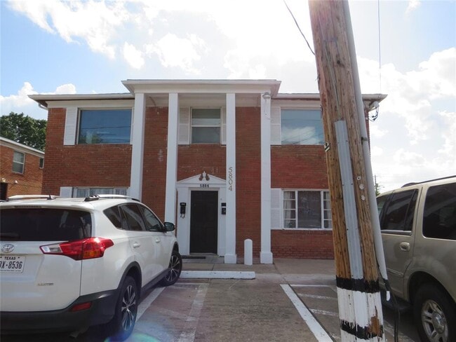 5804 Newcastle St in Bellaire, TX - Building Photo - Building Photo