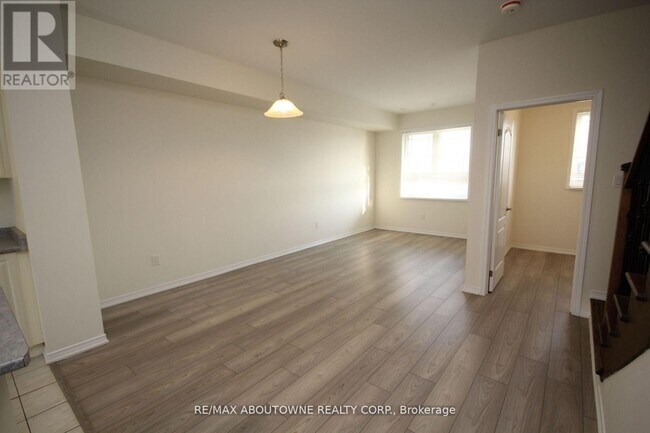 243 Gillespie Dr in Brant, ON - Building Photo - Building Photo