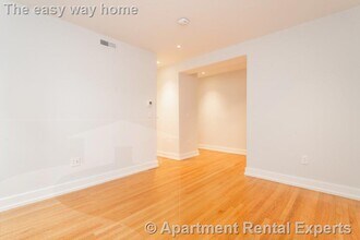 17 Forest St, Unit #3 in Cambridge, MA - Foto de edificio - Building Photo