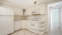 5555 Collins Ave, Unit 17k in Miami, FL - Building Photo - Building Photo