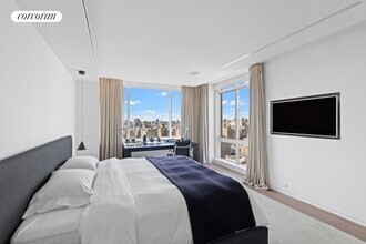 201 E 80th St in New York, NY - Building Photo - Building Photo
