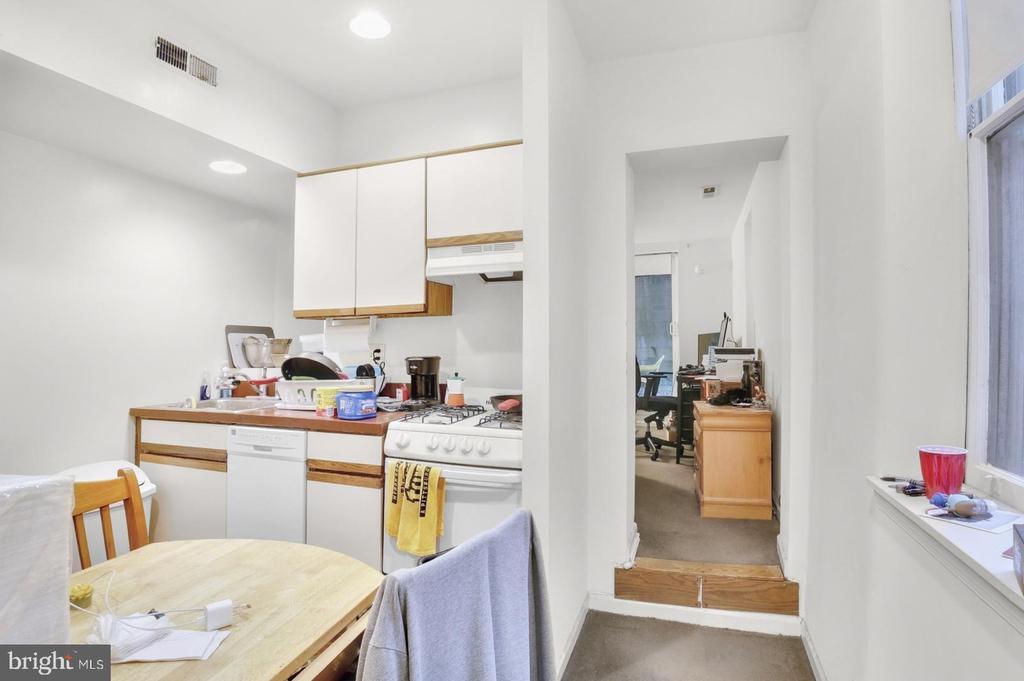 258 S 9th St in Philadelphia, PA - Building Photo