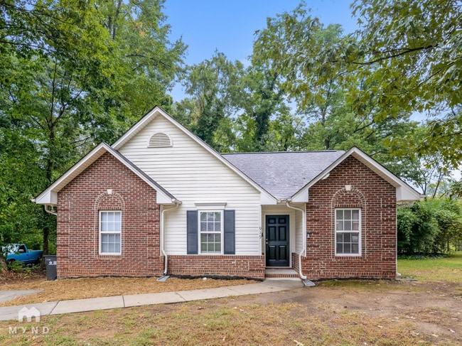 property at 919 Crestmere St