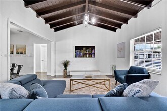 2315 SW 17th St in Miami, FL - Building Photo - Building Photo