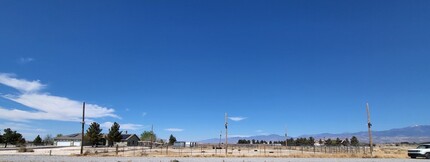 2110 Fuchsia St in Pahrump, NV - Foto de edificio - Building Photo