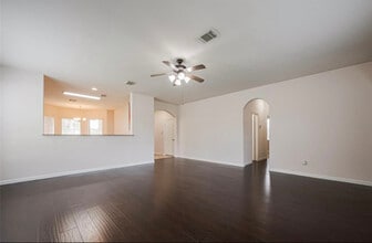 7411 Jacobs Well Dr in Richmond, TX - Foto de edificio - Building Photo