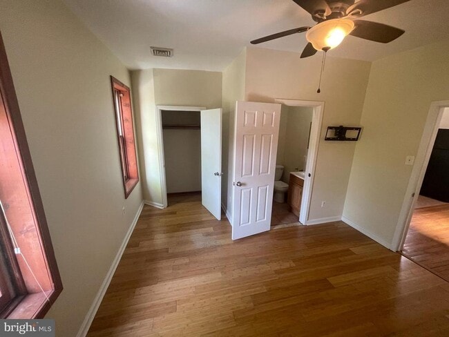 property at 1728 W Diamond St