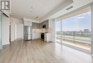 25 Holly St in Toronto, ON - Building Photo - Building Photo