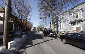 11 Dow St in Salem, MA - Foto de edificio - Building Photo