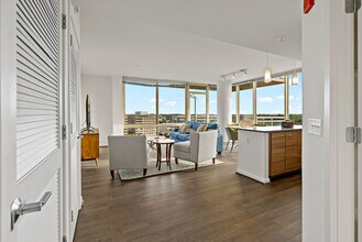 8516 Leesburg Pike, Unit SI ID1395434P in Vienna, VA - Foto de edificio - Building Photo