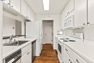 21071 Gary Dr in Hayward, CA - Building Photo - Building Photo