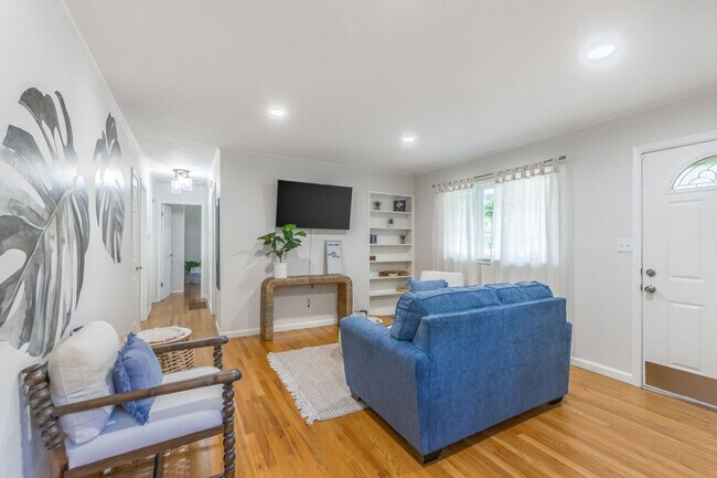 4945 N Euclid Ave in Kansas City, MO - Building Photo - Building Photo