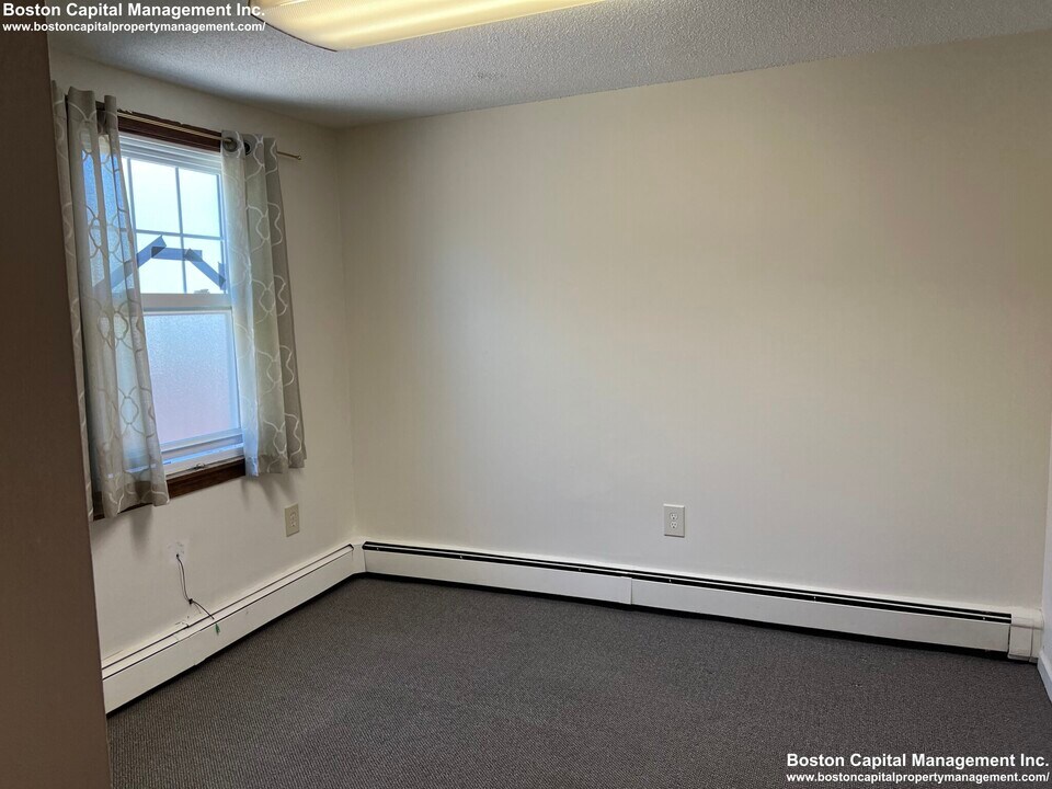 1011 Massachusetts Ave in Arlington, MA - Building Photo