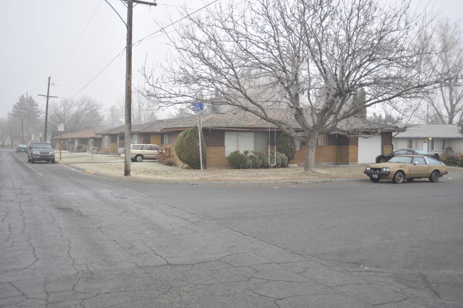 4002-4008 W Arlington St in Yakima, WA - Building Photo - Building Photo