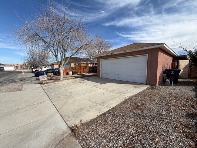 412 St James Pl SW in Albuquerque, NM - Building Photo - Building Photo